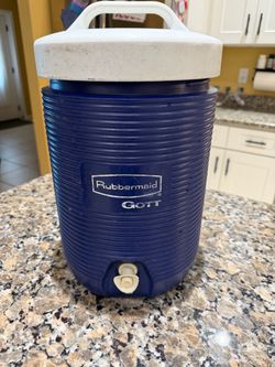 2 gallon Rubbermaid water cooler
