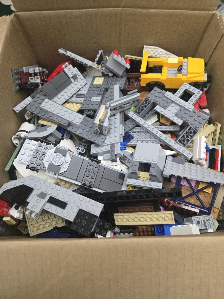 16lbs Of Bulk Lego With Minifigs