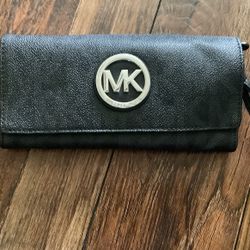 Black Michael Kors Wallet / Wristlet