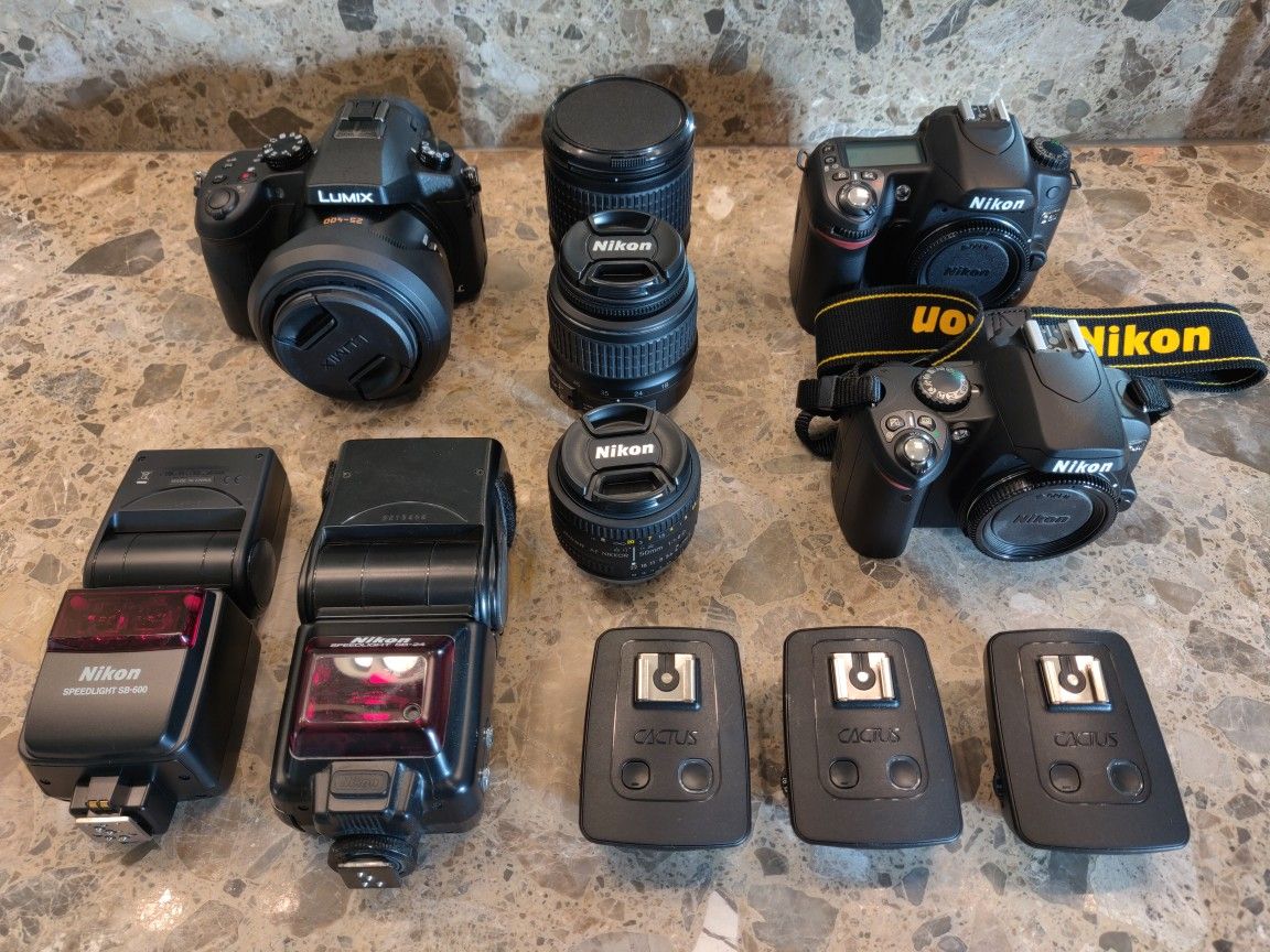 Cameras: Nikon D40, D80, Flashes, Lens