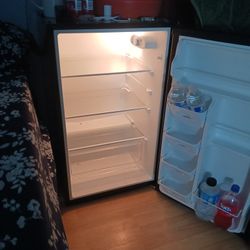 4.5 cu ft. Barely used. Excellent condition. Artic King Fridge.