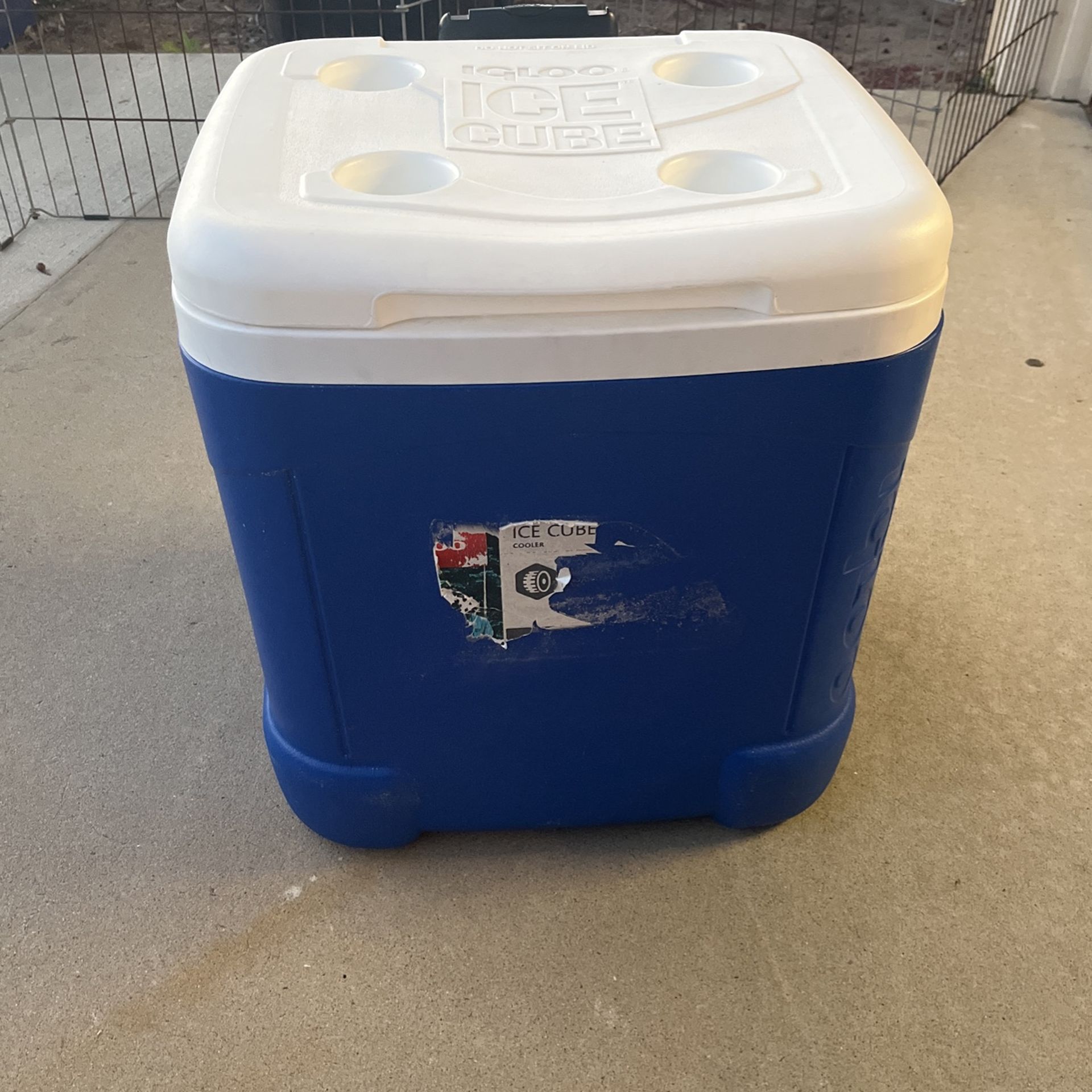 Igloo Ice Cube Cooler! Ice Roller Cooler Igloo 60 Quart Blue Outdoor Camping Beach Marine Summer Cooler
