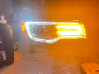 2020 jeep gran Cherokee headlights RH