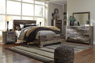 Luxury wood five piece bedroom set!