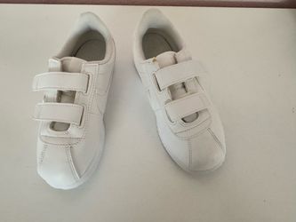 New Nike kids size 1y white