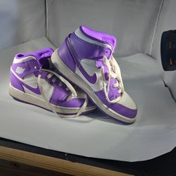 Air Jordan 1 Mid – Kids Size 4Y – Purple/White 💜