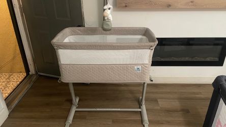 Cloud beige baby bassinet