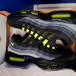 Nike AM95 Black Neon