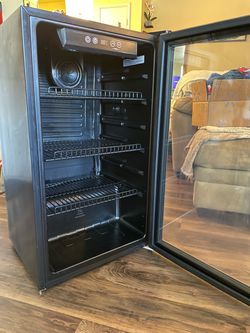 hOmeLabs 3.2 Cu Ft Beverage Fridge – Excellent Condition