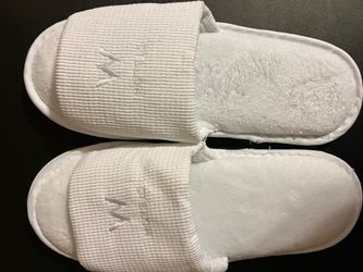 New! The W Hotel Resort Las Vegas unisex white slippers