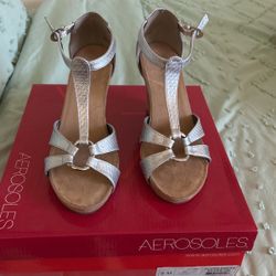 AEROSOLES WEDGES SILVER