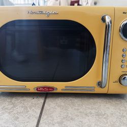 Retro Yellow Microwave