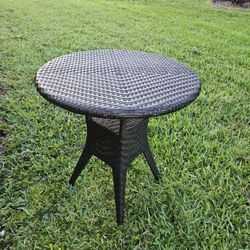  BROWN RESIN  WICKER TABLE 29iN HI