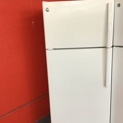 GE 16 Cu Ft Top And Bottom Fridge. 1 year Warranty 