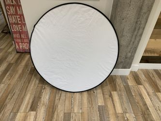 Illuminator collapsible reflector