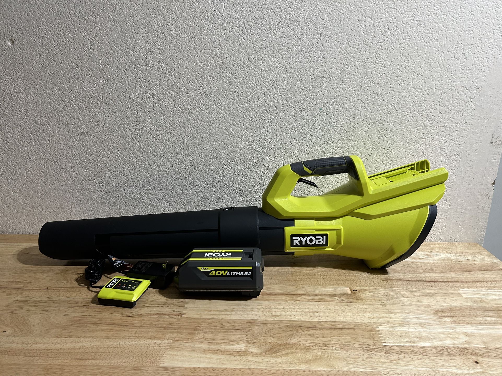 Ryobi 40V Battery Powered Blower 550 CFM Kit With Battery And Charger New Open Box