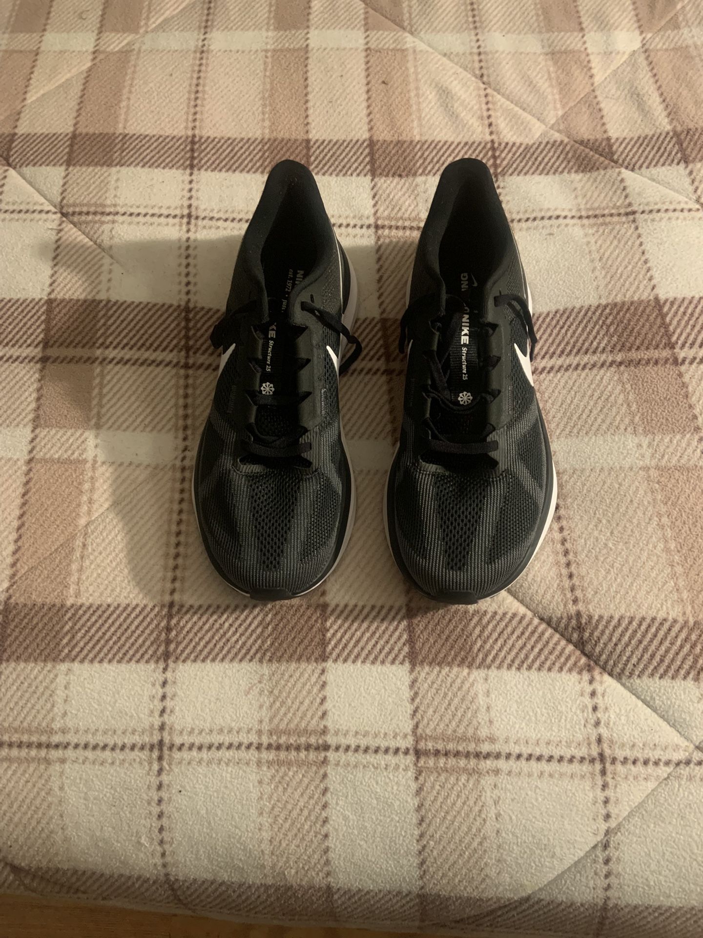 women’s nike shoes size 11