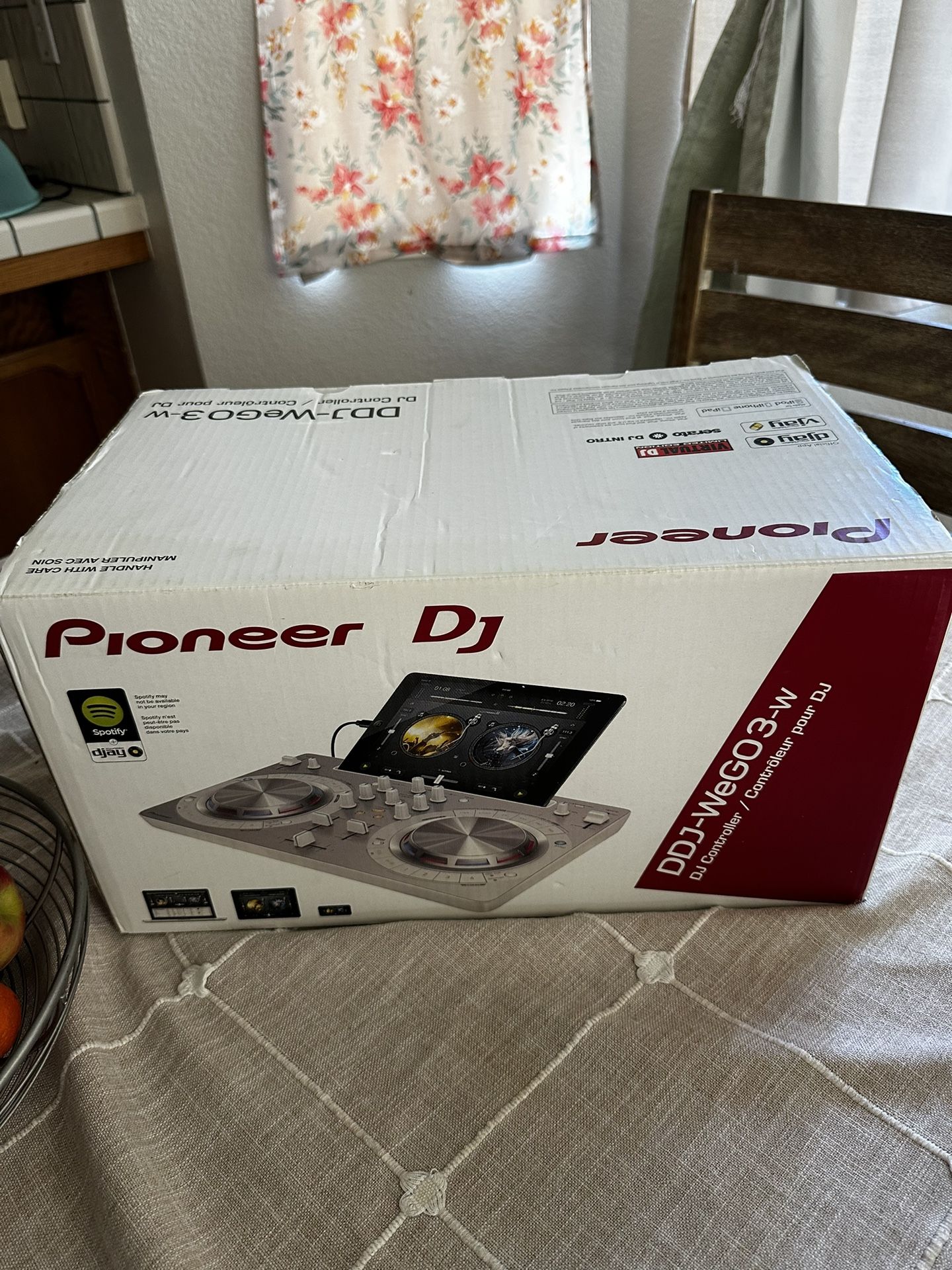 Pioneer DDJ-WEGO3-K Compact DJ 4/Dual Deck Controller,