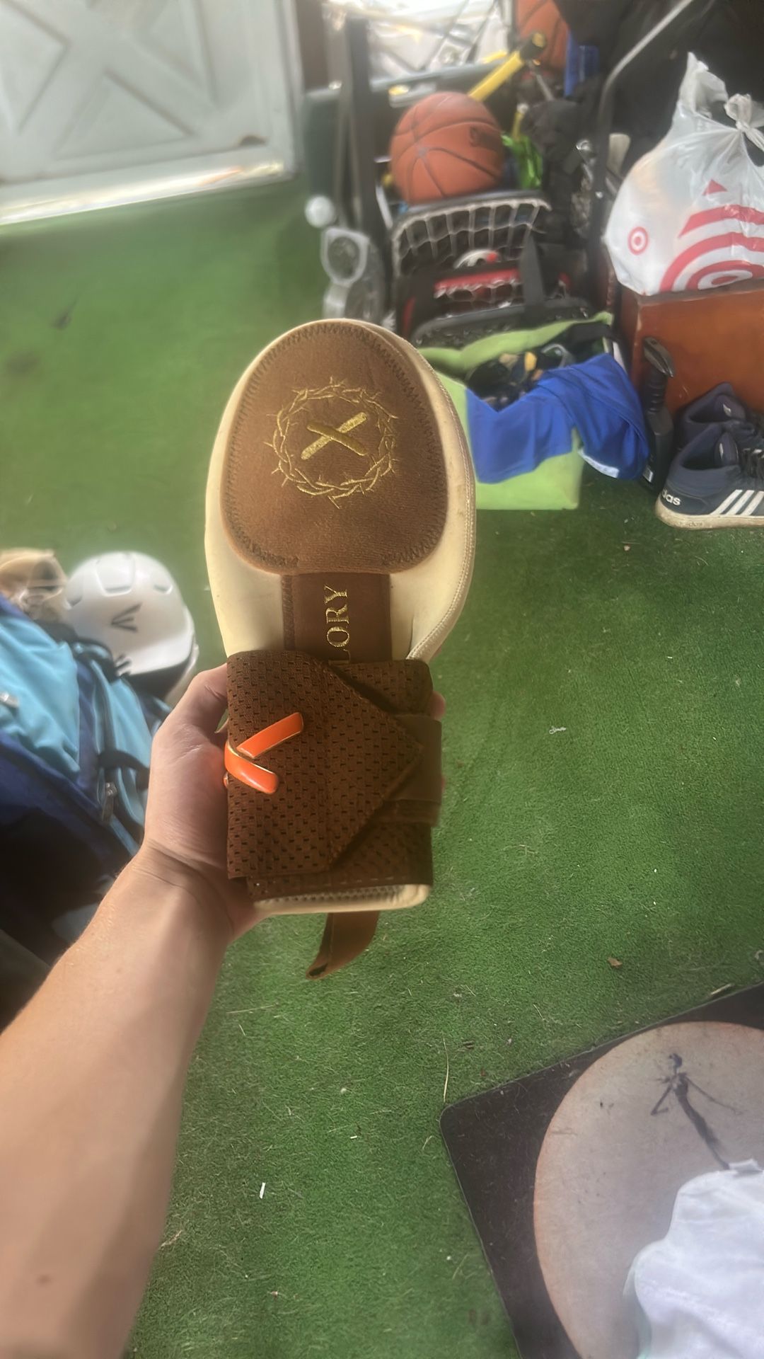 Christian Aria Sliding Mitt