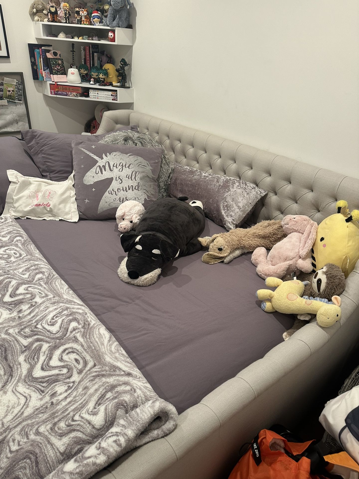 Full day bed