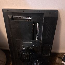 Vizio Smart TV 32in With Wall Mount