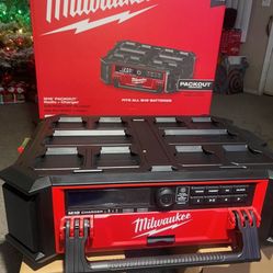 Milwaukee 18v Cordless PACKOUT Radio/Speaker with Built-In Charger