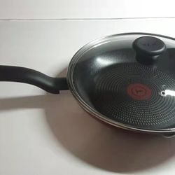 T-fal, 10 inches Skillet with Lid,  Red Initiatives Nonstick Inside