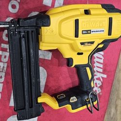 DEWALT 20V XR 18GAUGE FINISH NAILER (TOOL-ONLY)