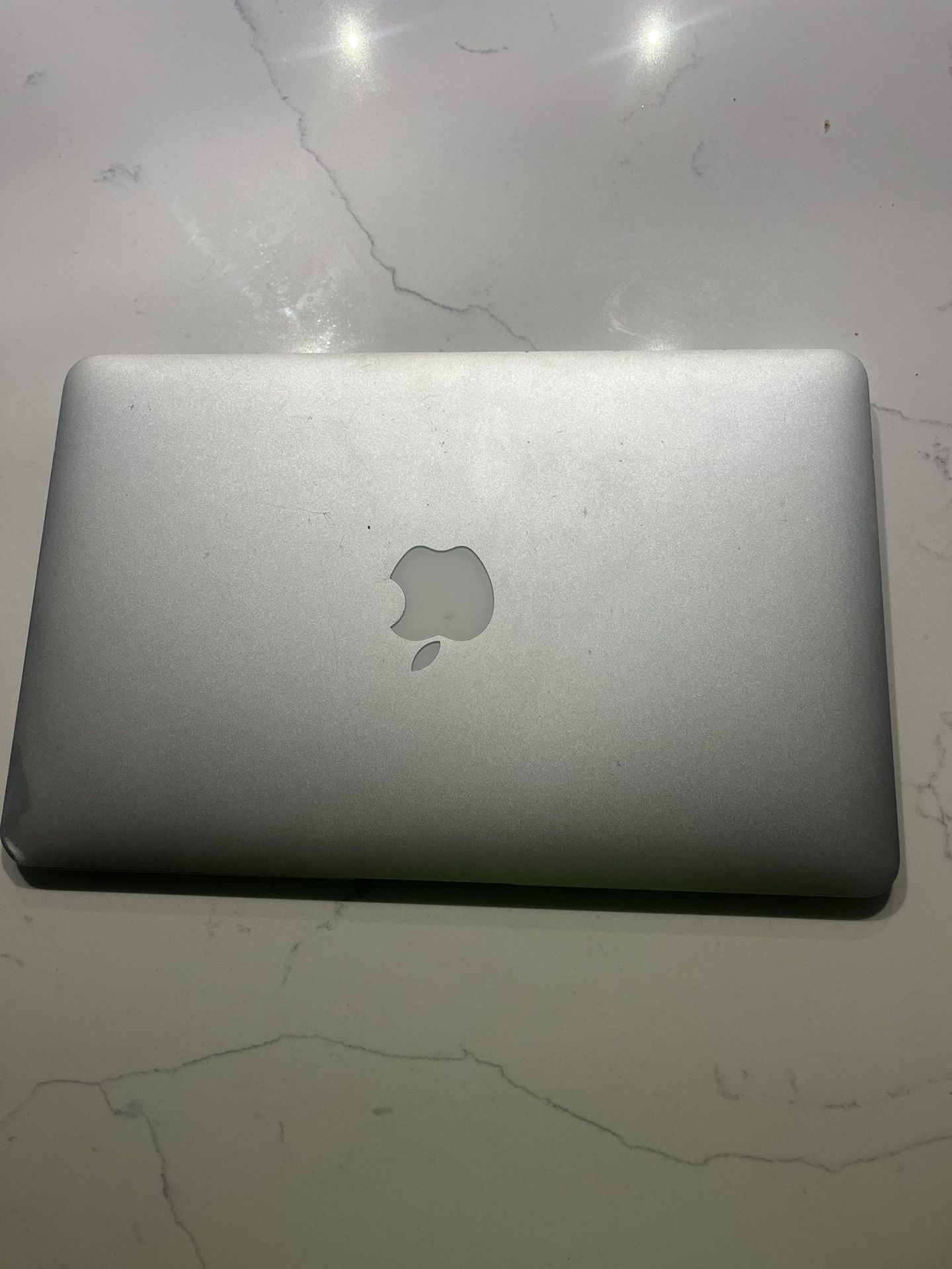 MacBook 2014 + Charger