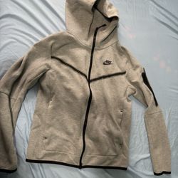 gray nike tech