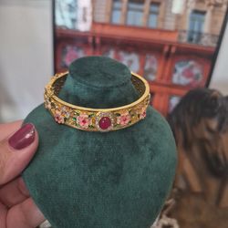 Vintage Gold Tone Floral Bangle