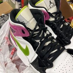 Air Jordan 1 Mid Cyber Active Fuchsia 9.5