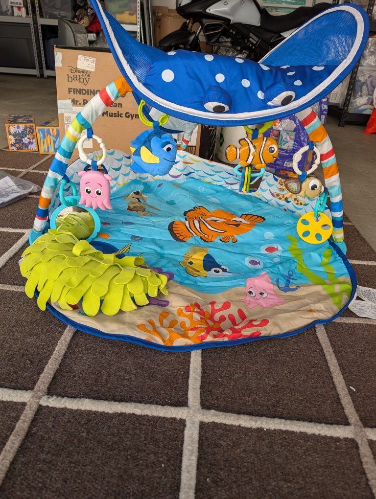Finding Nemo Music & Light Baby Gym, excellent condition!