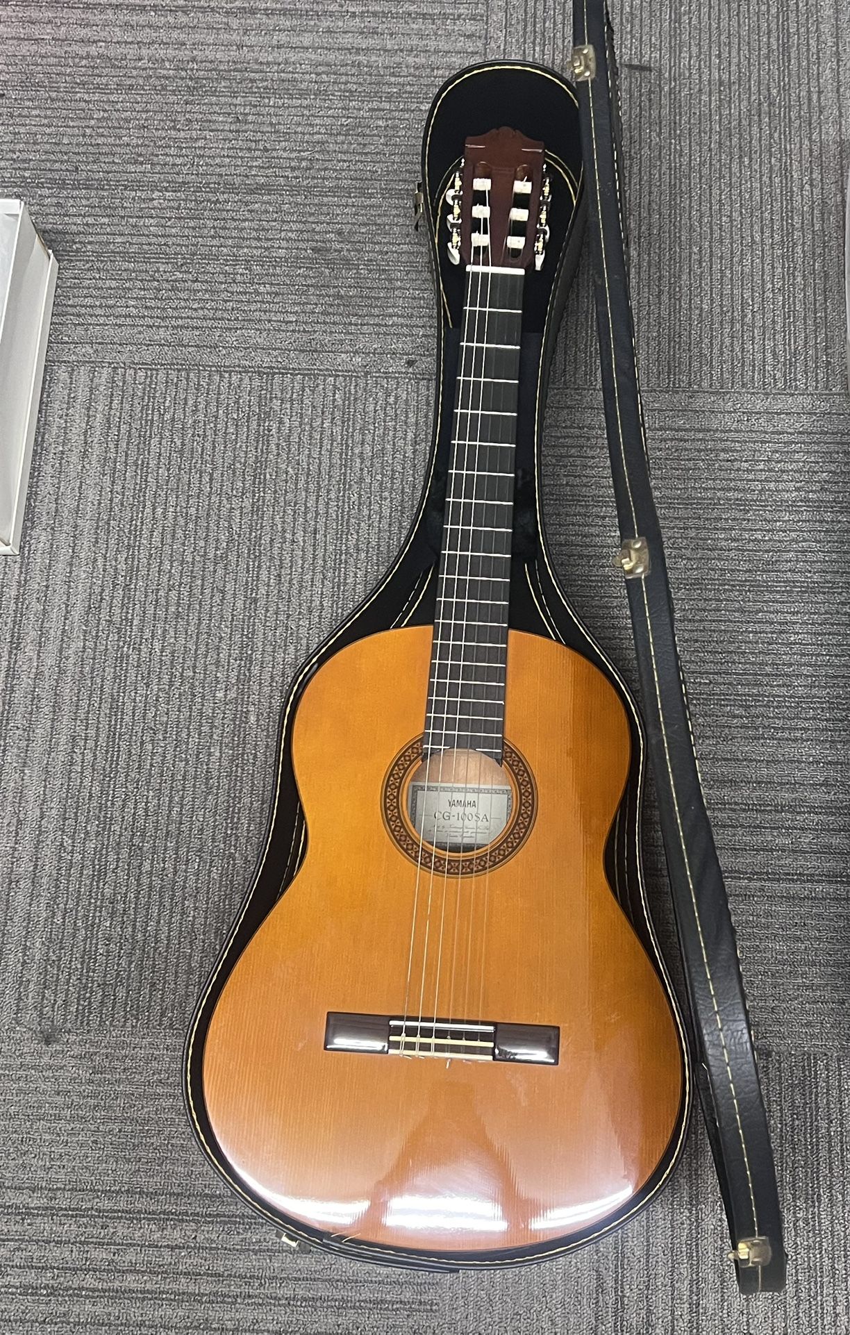 Yamaha CG-100SA Classical Guitar Solid Top Natural Gloss