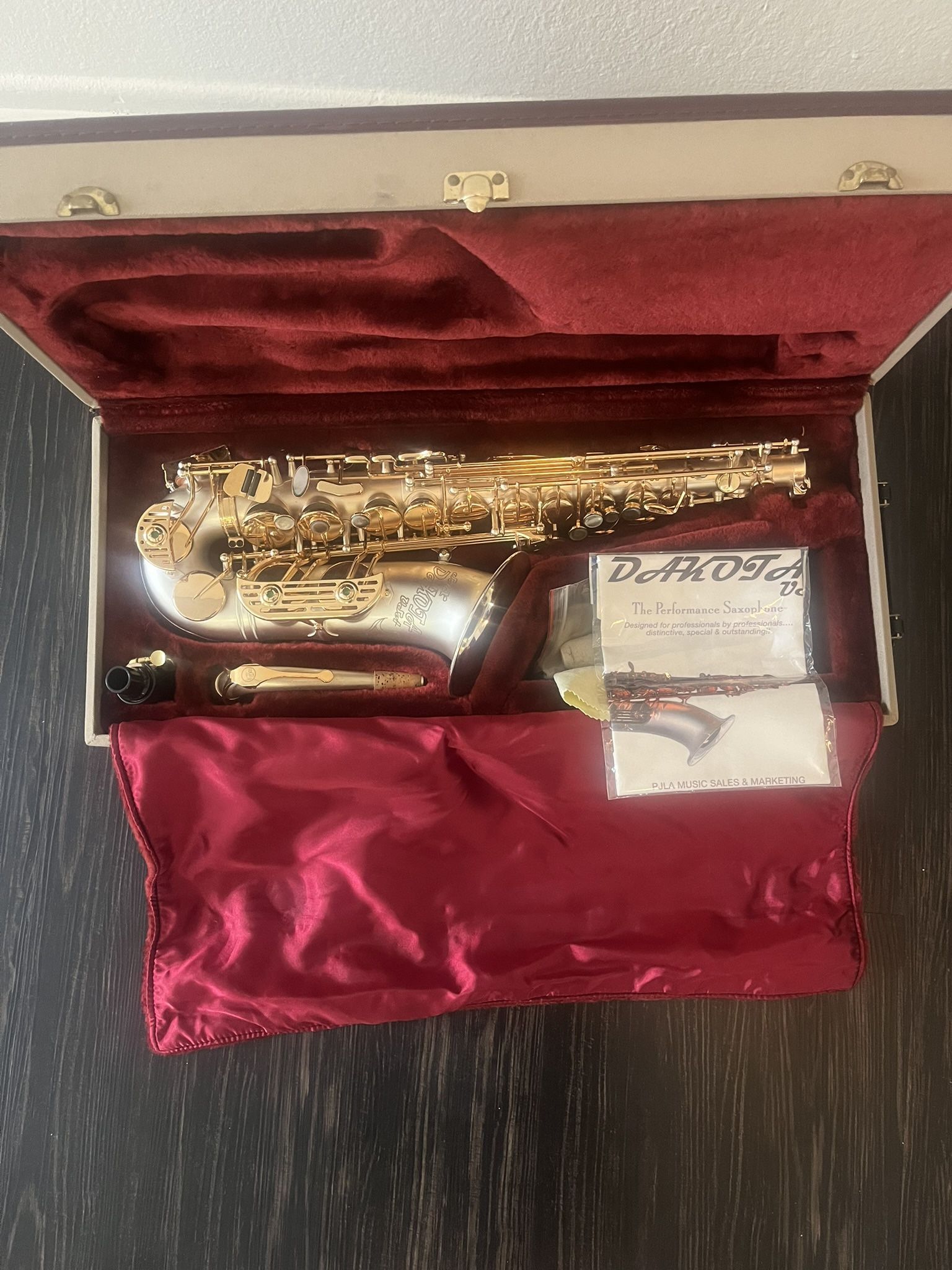 Dakota Alto Saxophone SDA-XL-110