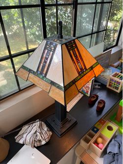 Frank lloyd wright Lamp (basically new)