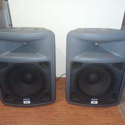 Two PR15 Peavey Speakers In Almost New Condition 