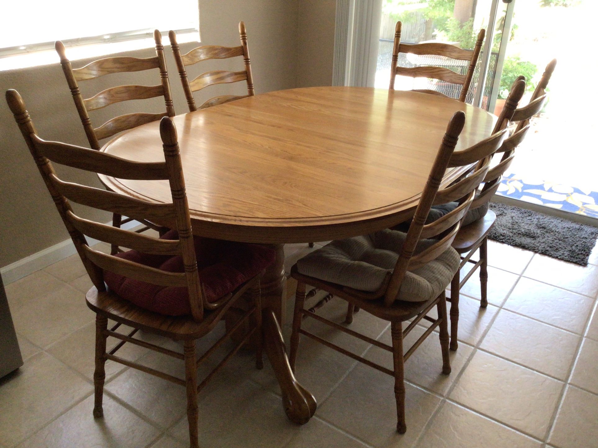 Dining Room Table (2leaves) and 8 Chairs (cushions Not Included)