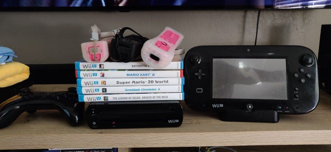 Nintendo Wii U With Games And Accessories