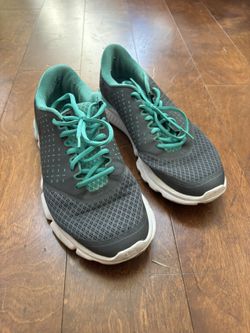 Women’s Under Armor Size 10 Gym Sneakers 