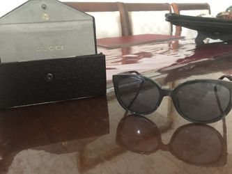 Gucci sunglass
