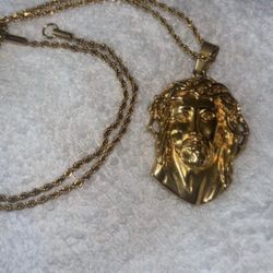 Men’s Yellow Gold Jesus pendant, 22” chain