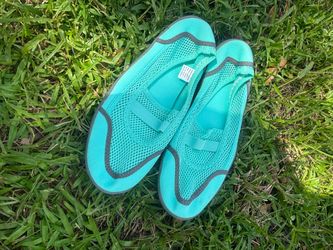 Athletic Works Women's Water Shoes Size 9-10 Preowned in great condition Pet & Smoke Free Home. Check photos for any flaws. Lightweight aqua shoes