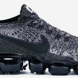 Nike Women  Air Vapormax Flyknit Black/Black-White size 8.5 849557 041 New n Box