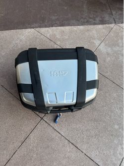 Givi Motorcycle rear compartment travel top box