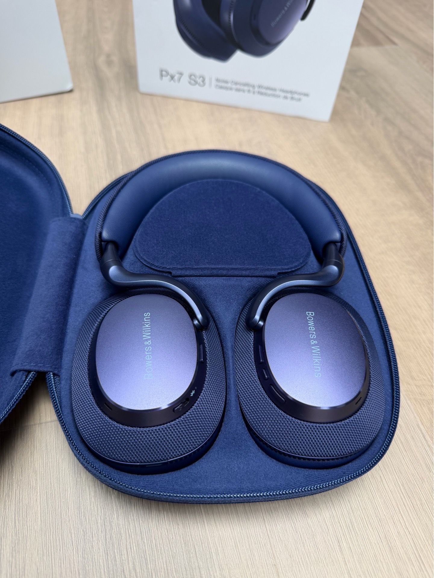 Bowers & Wilkins Px7 S3 Wireless Noise Cancelling Headphones Indigo Blue Open Box Mint Condition
