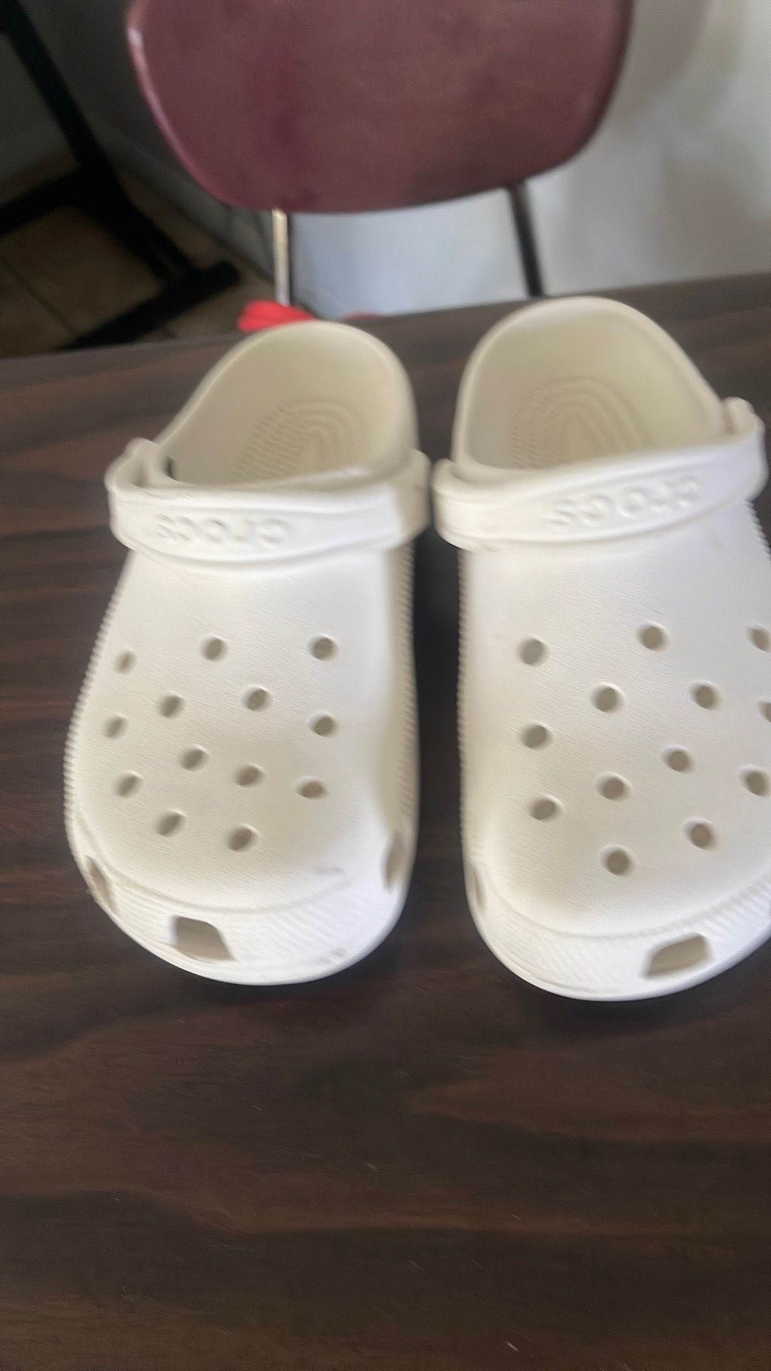 BOYS OR MENS CROCS SIZE 6