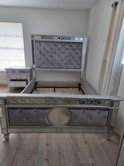 Queen size bed set