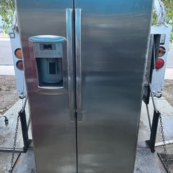 Ge Refrigerator stainless steel everything works