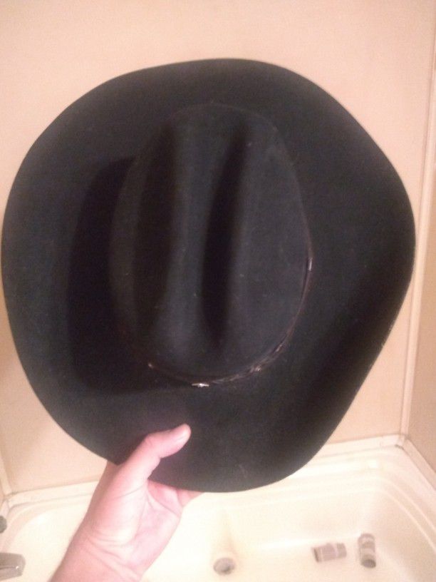 Justin's authentic Western headwear cowboy hat